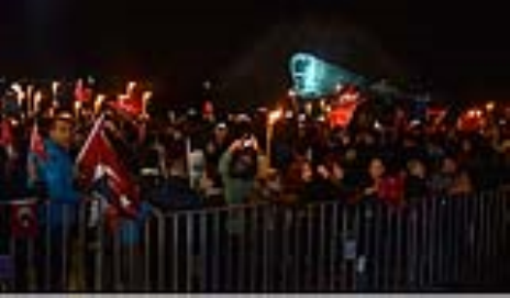 İzmir “Cumhuriyet meşalesi” ile aydınlandı
