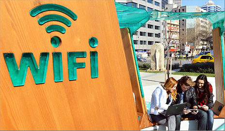 İzmir meydanlarına “kablosuz internet keyfi” geliyor