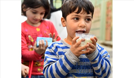 Mülteci çocukların “Süt Kuzusu” sevinci