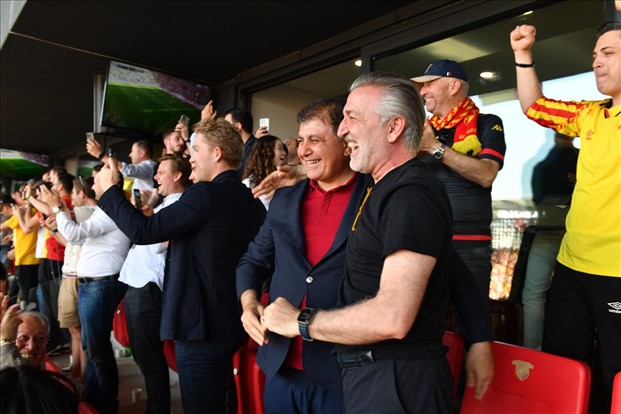  Başkan Tugay Göztepe'nin Süper Lig heyecanına ortak oldu  fotoğrafı