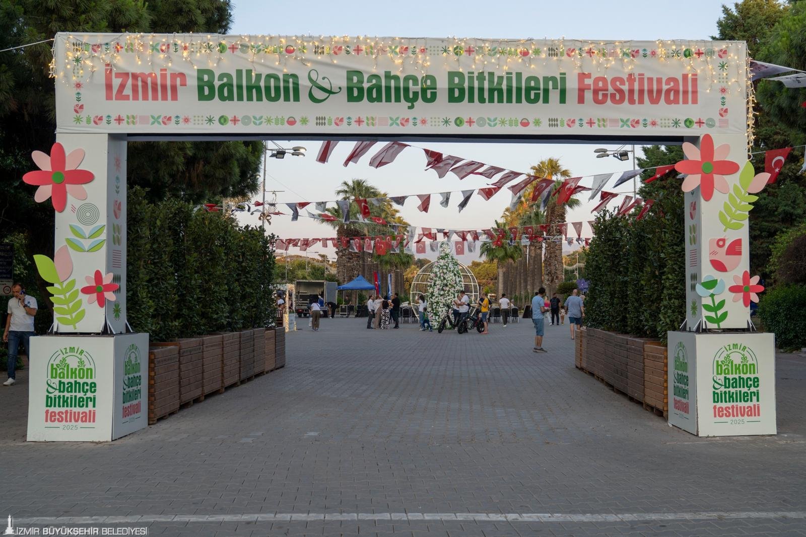 İzmir’de balkon ve bahçe festivali başladı