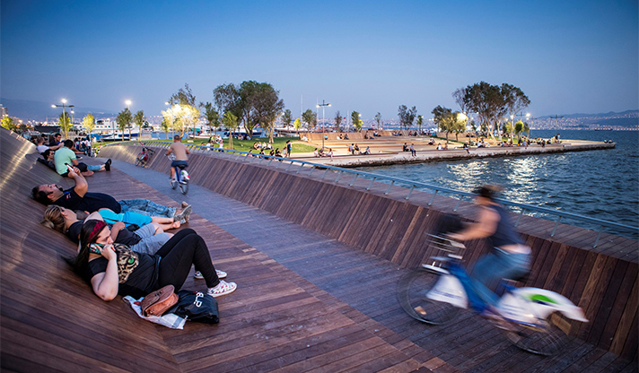 Haberler | Bostanlı kıyıları göz kamaştırıyor