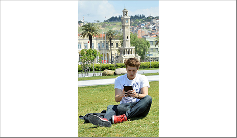 İzmir’in 8 noktasında “ücretsiz internet keyfi” başladı