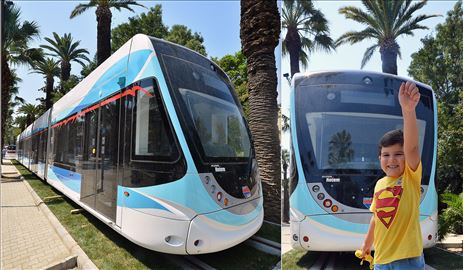 İzmir’in ilk tramvayı geldi