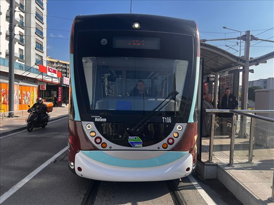  Çiğli Tramvayı “Kırmızı” ve “Mavi” hatla İzmirlilerin hizmetinde  fotoğrafı
