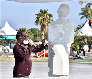İnciraltı’nda “heykel show”