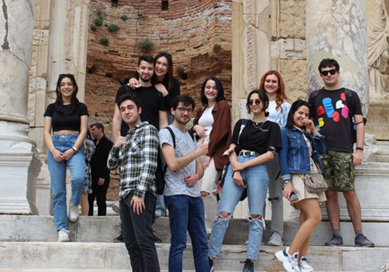  Gençler İzmir'i geziyor projesi fotoğrafı